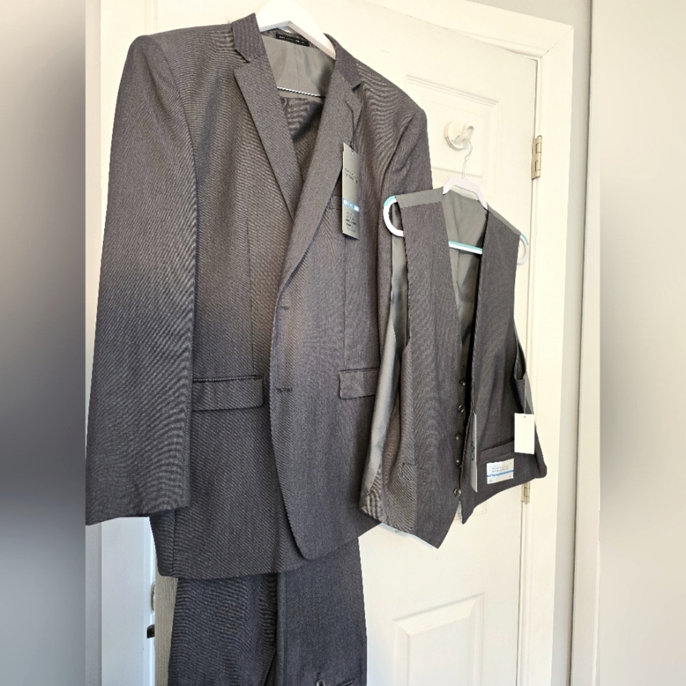 Perry Ellis 3-piece Slim fit suit